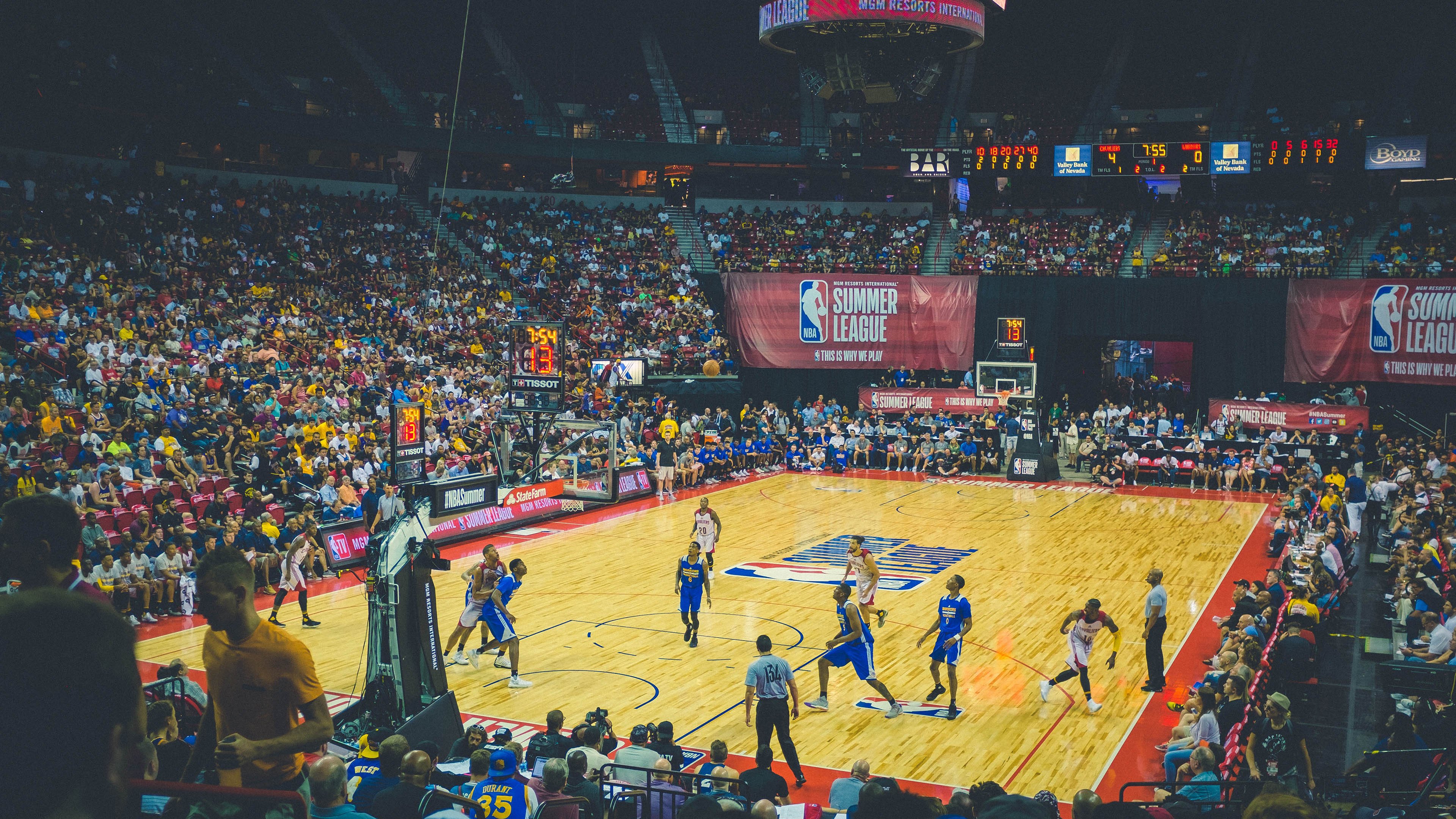 “2025世界运动会：简阳文体中心羽毛球赛事燃爆全场”